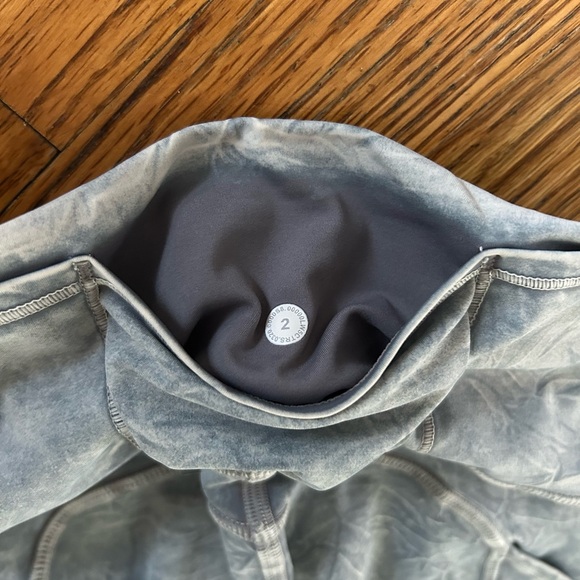 Lululemon leggings size 2 - Picture 6 of 6